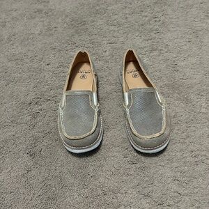 Women’s Ariat Cruiser Loafer size 8.5